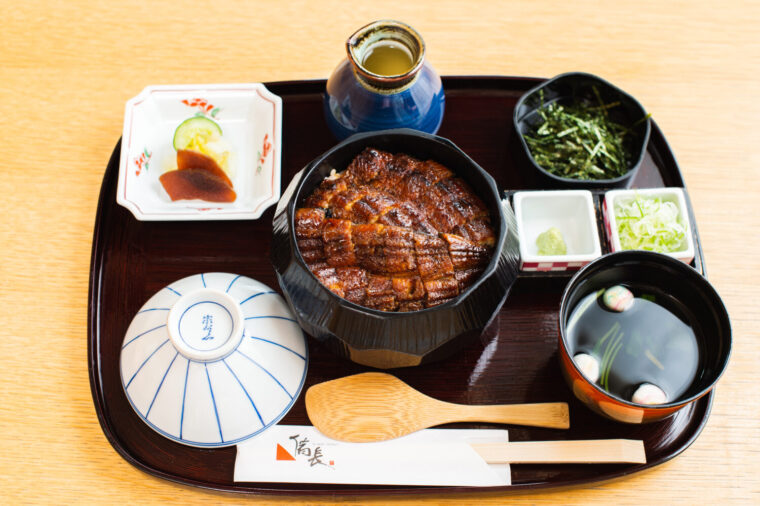 The traditional way to enjoy hitsumabushi ｜Begin with splitting up four servings!