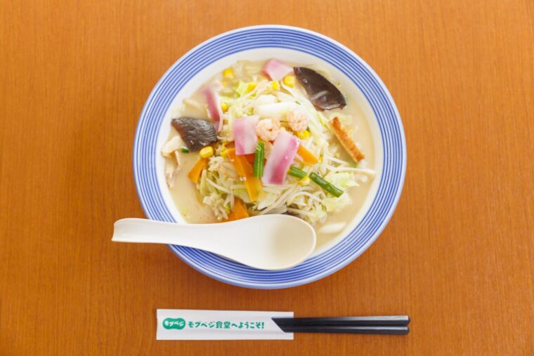 How to eat Ringer Hut’s Nagasaki <em>chanpon</em> | Flavor variations with dressing or <em>shiotare</em> (salt-based sauce)!