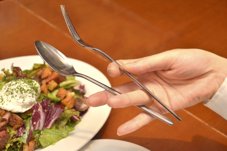 How to Serve Salad Gracefully Like a Pro: Spoon & Fork Technique Explained
