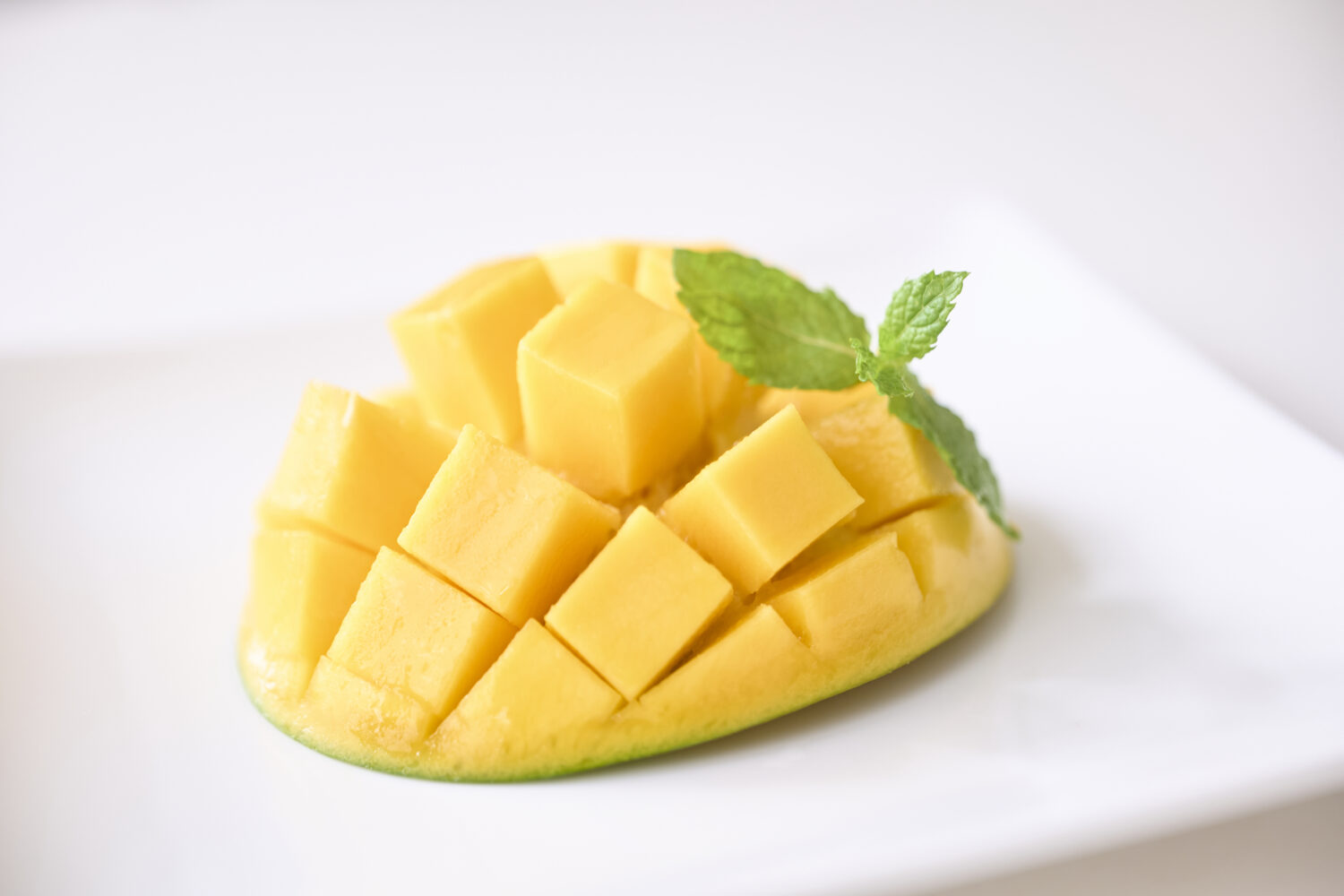 How to Cut a Mango Perfectly｜Easy & Beautiful Step-by-Step Guide