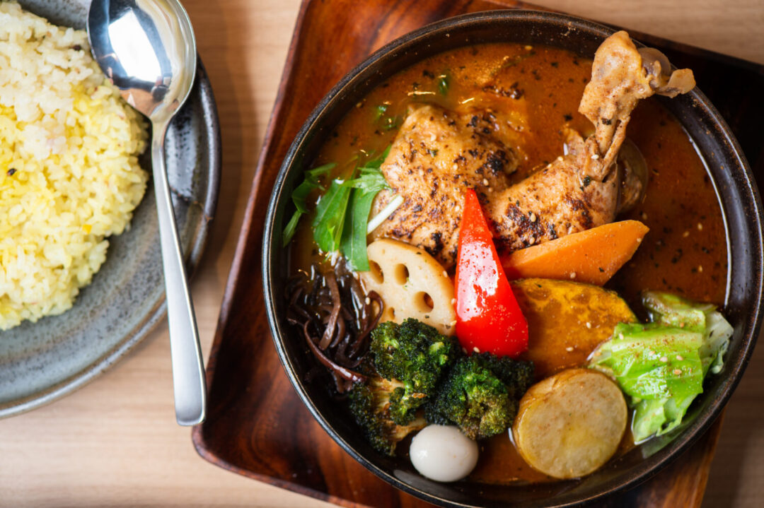 전문점의 수프 카레 맛있게 먹는 팁｜밥을 수프에 담그는 게 정답!