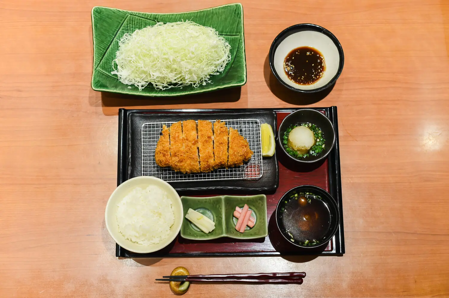 【日本美食攻略】日式炸猪排吃法全指南｜芝麻酱、柚子醋、岩盐多种搭配一次学会！