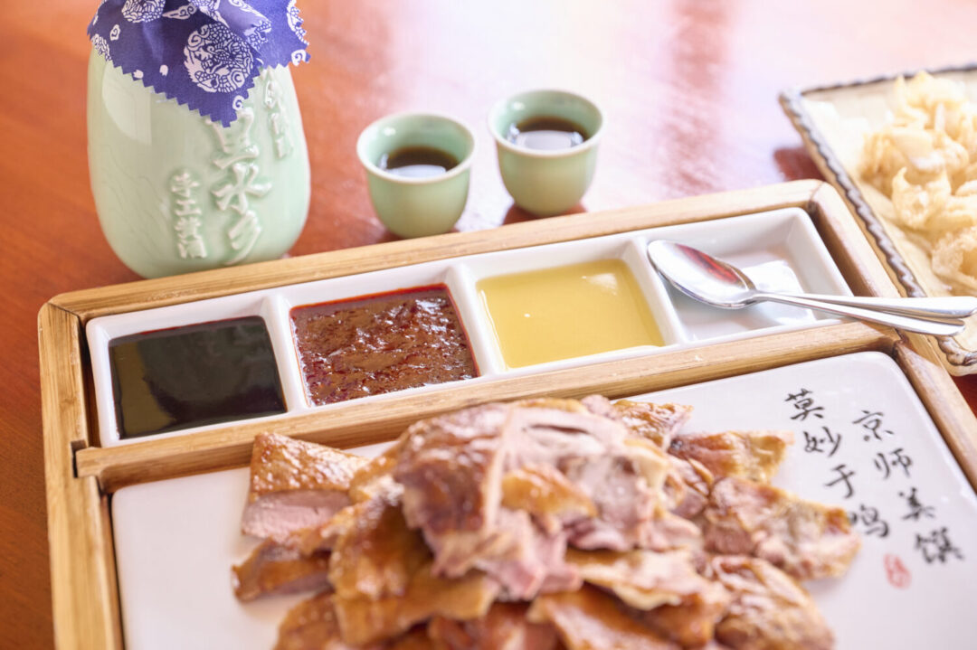 北京ダックの食べ方|写真でわかるきれいな巻き方&タレのかけ方|goodie foodie