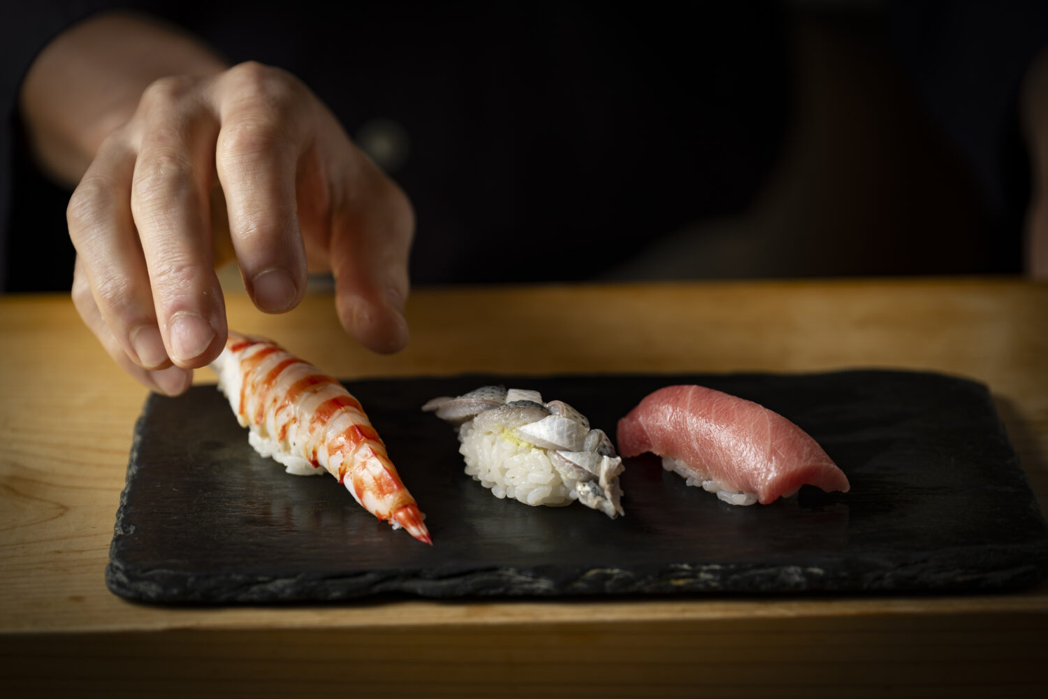 日本酒をあてにつまみから握りへ！　カウンター寿司の作法