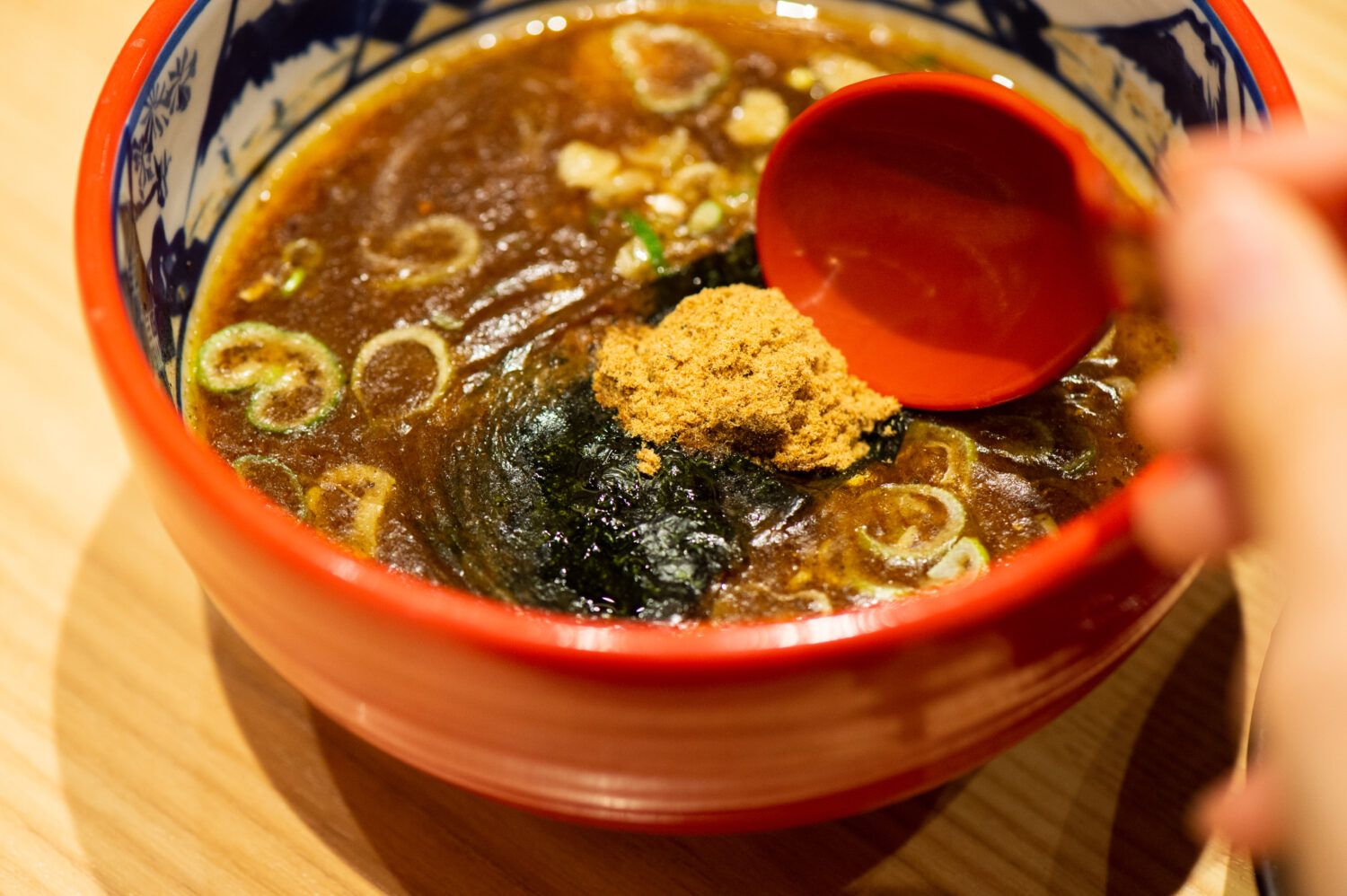 Mix the gyofun (fish powder) into your soup