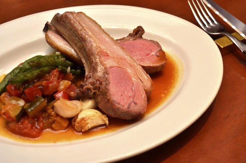 骨付き肉の食べ方 仕上げは素手でつかんでかぶりついてok Goodie Foodie