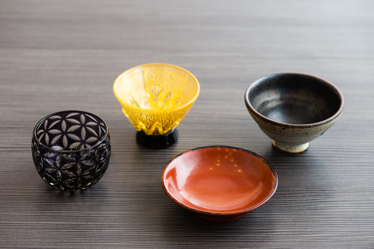 Enjoy the beauty of shuki (sake cups)