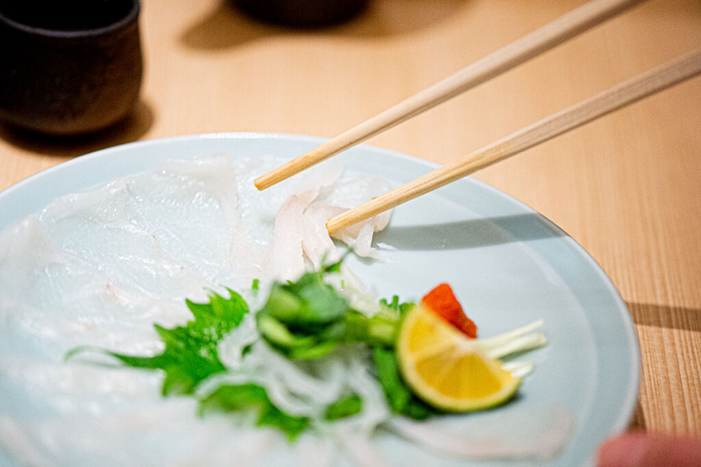 ふぐ料理の食べ方|てっさからてっちり、雑炊へのフルコースを堪能|goodie foodie