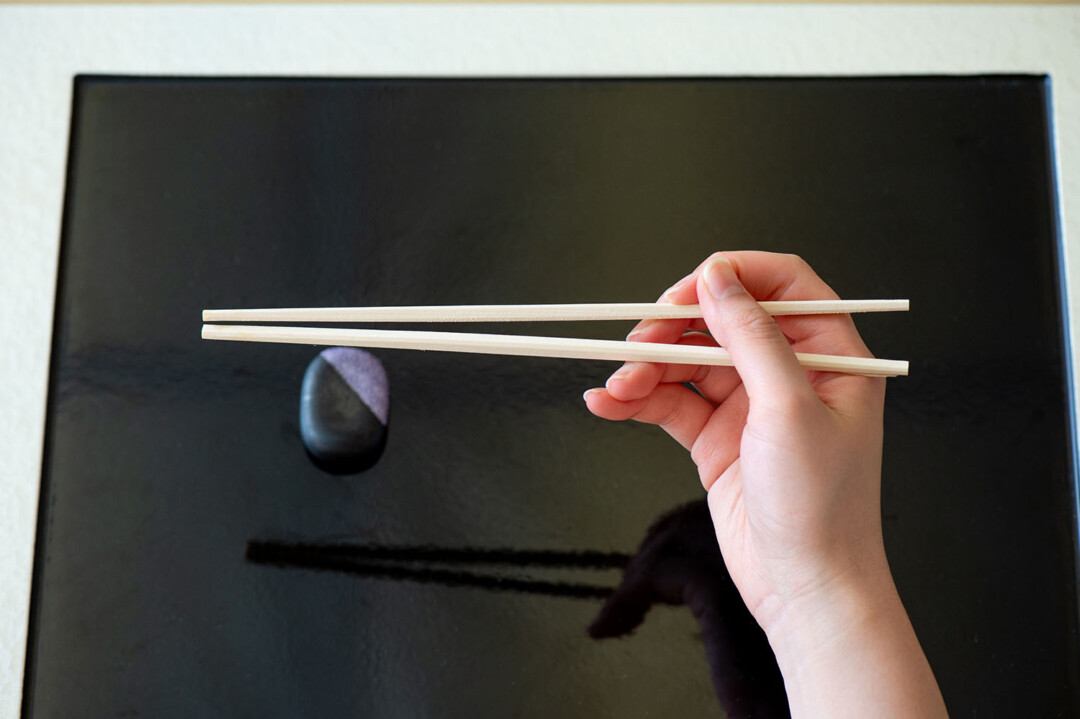How to pick up chopsticks