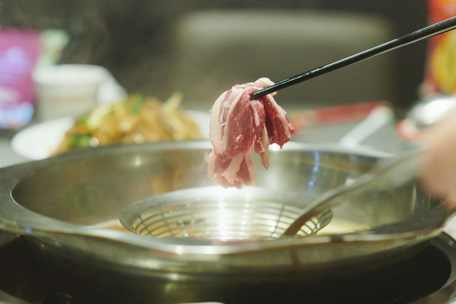 ガチ中華の食べ方【2】｜東京・上野で中国式の牛肉しゃぶしゃぶを堪能！
