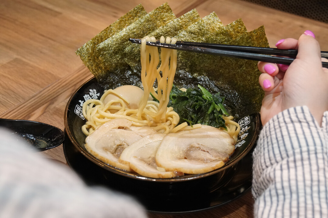 クリーミーでまろやかなスープと、ざらつきのある麺の相性は抜群