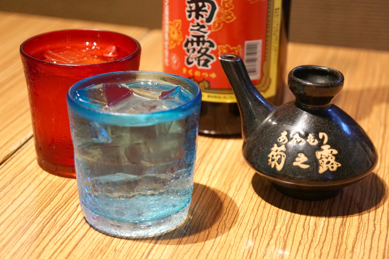 まずは沖縄料理のお供に欠かせないお酒を注文しよう