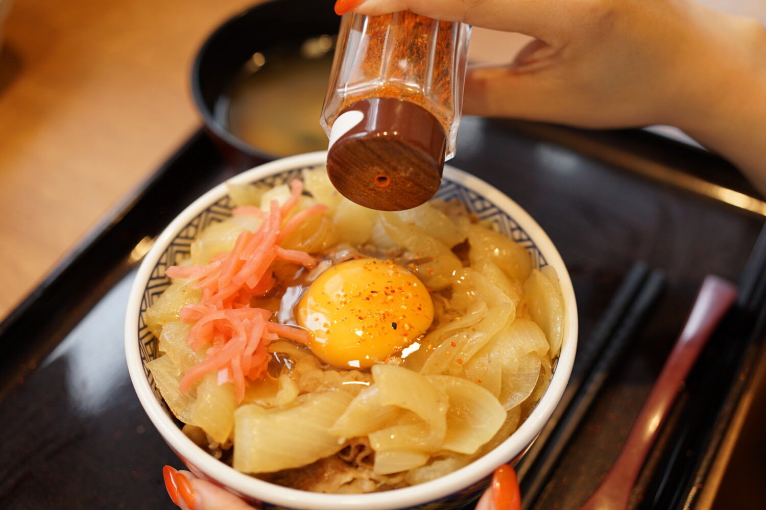 七味唐辛子をかけて味変するのもオススメです