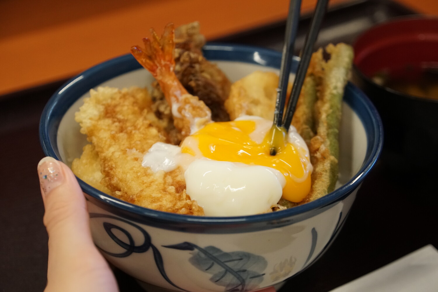 半熟玉子で濃厚さをプラス！