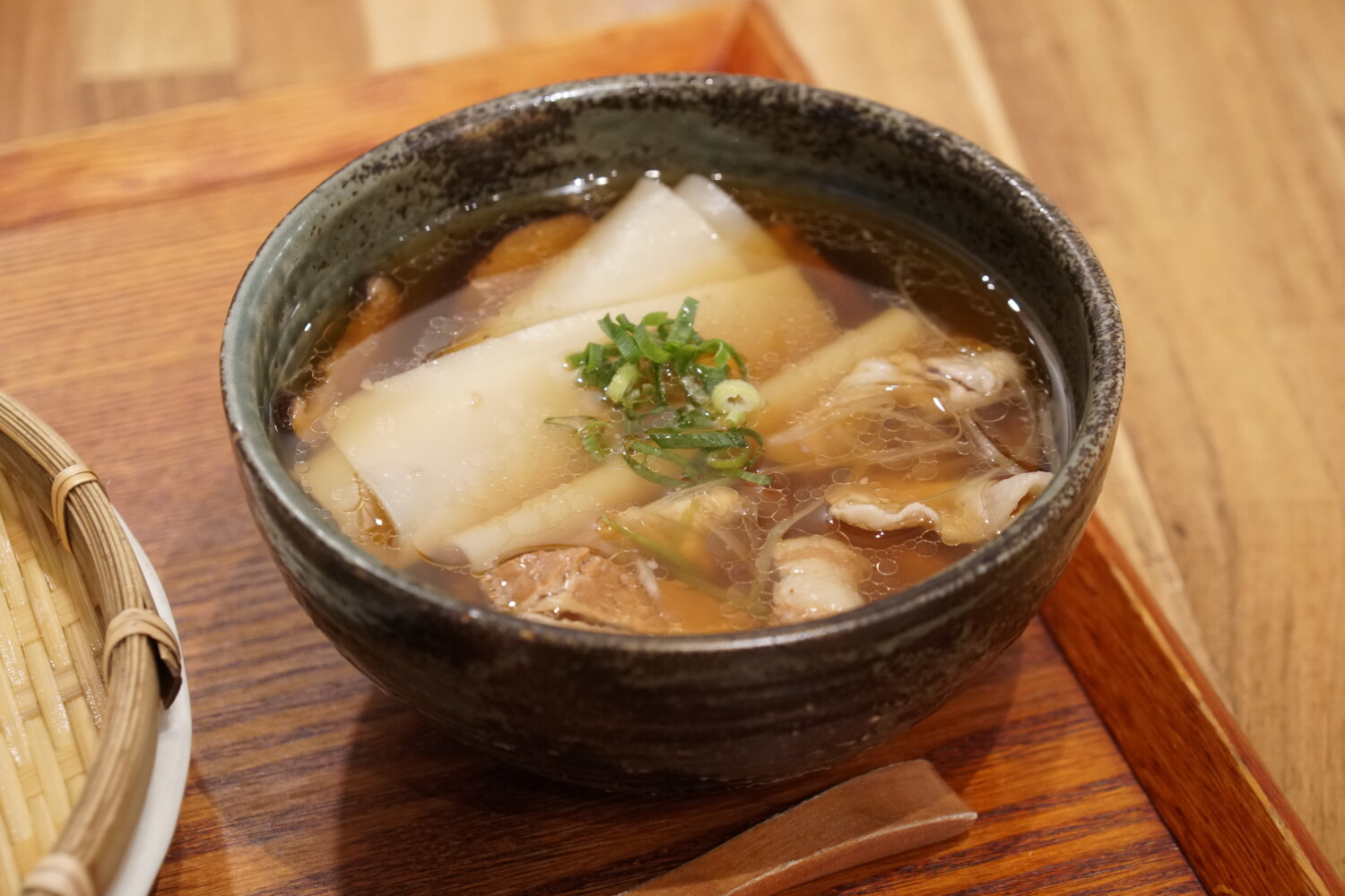 食べ方その3：ネギと薬味を加える