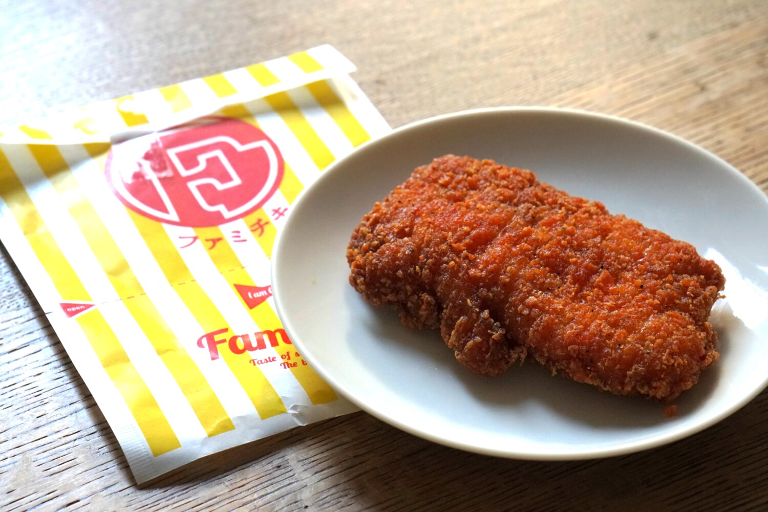 「ファミチキ レッド」