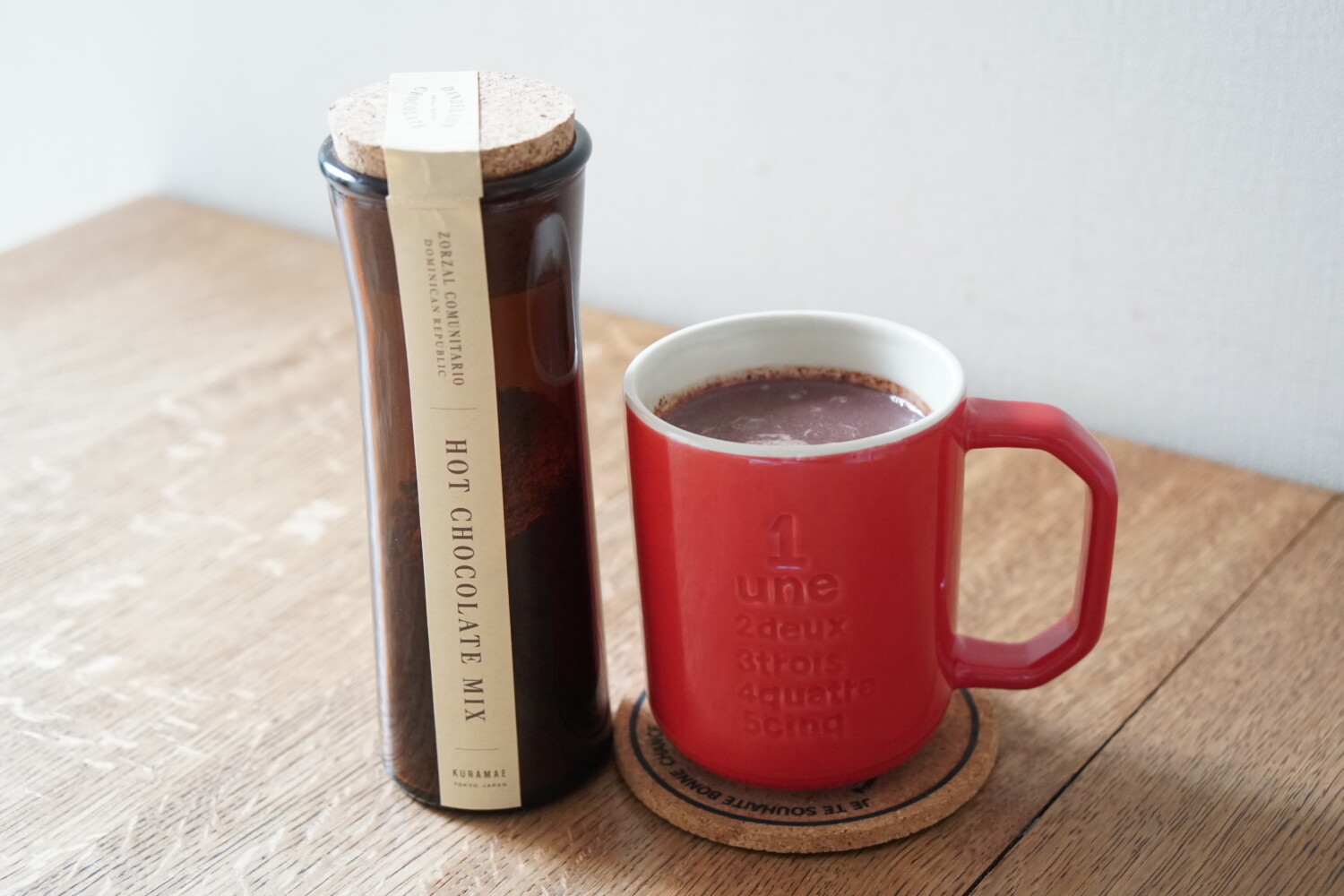 ホットチョコレートミックスに温めた牛乳を注いだらでき上がり