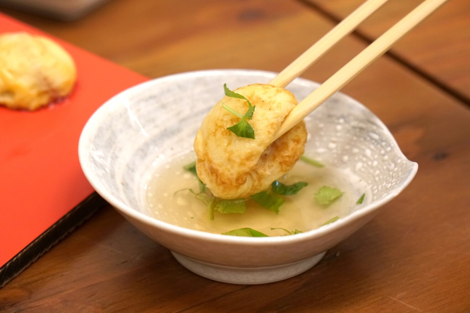 だし汁につけて食べる