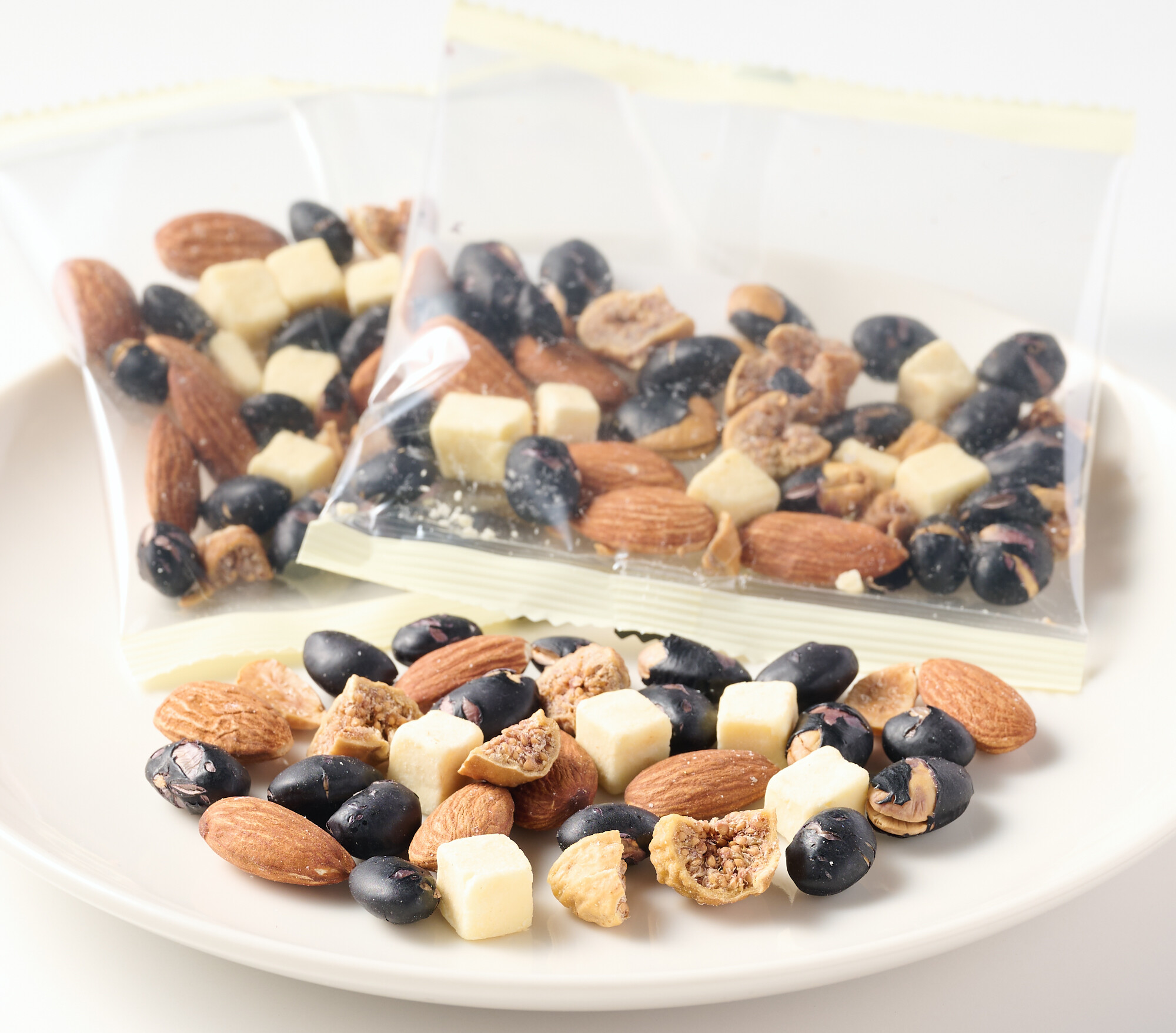 素材の栄養おやつ　たんぱく質　黒豆＆チーズ