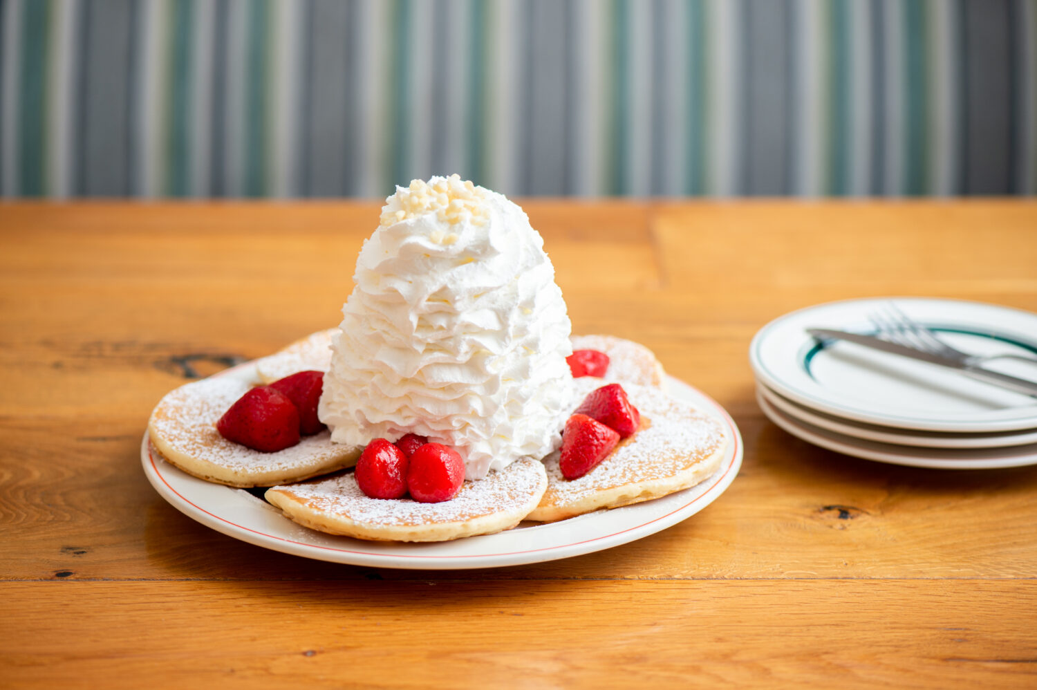 How to Eat Hawaiian-Style Pancakes Like a Pro – A Sweet and Stylish Guide