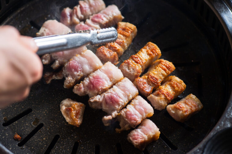 表面が同じ色になるまで、焦らずじっくり焼き上げるのがポイントです。