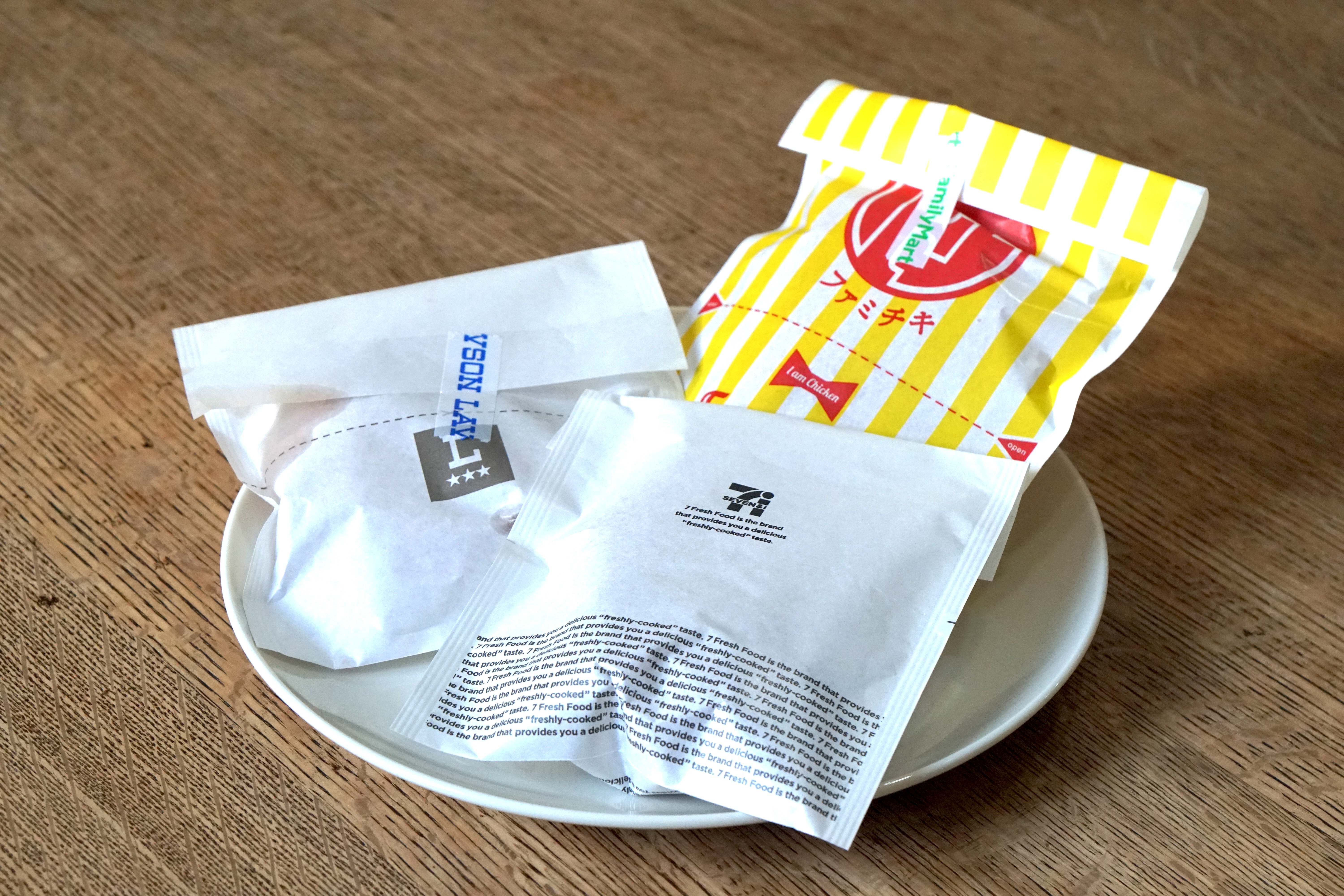 コンビニチキンの食べ方|人気3社のチキン紹介から温め方まで!