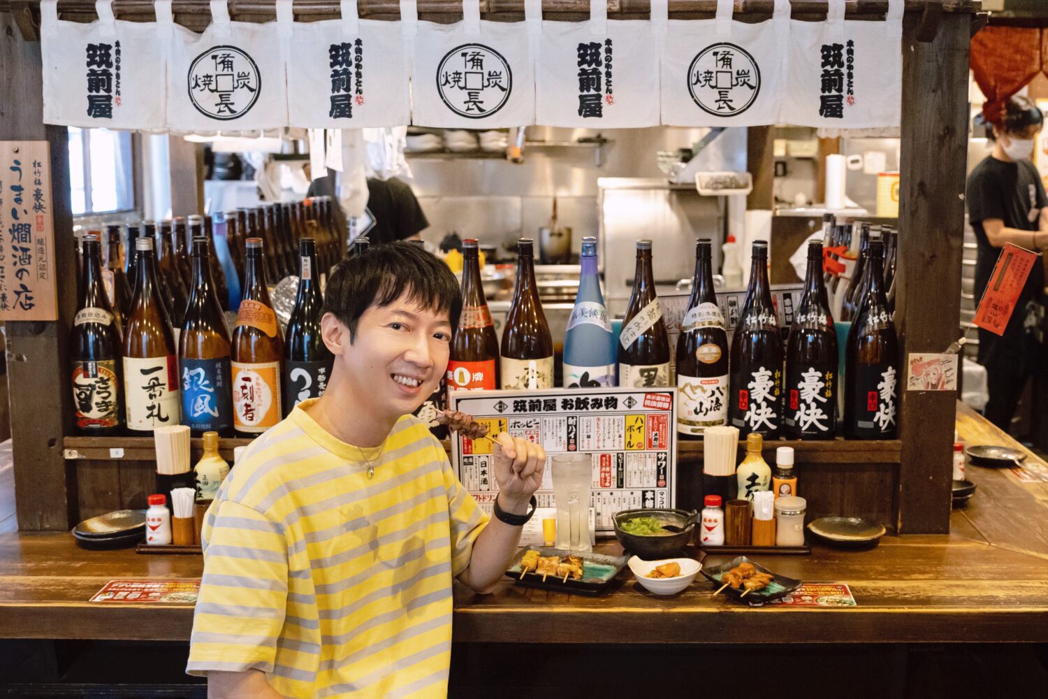 【東京美食推薦】烤豬肉串（YAKITON）的美味吃法 | 與台灣作家．張維中一起造訪烤豬肉串酒館！